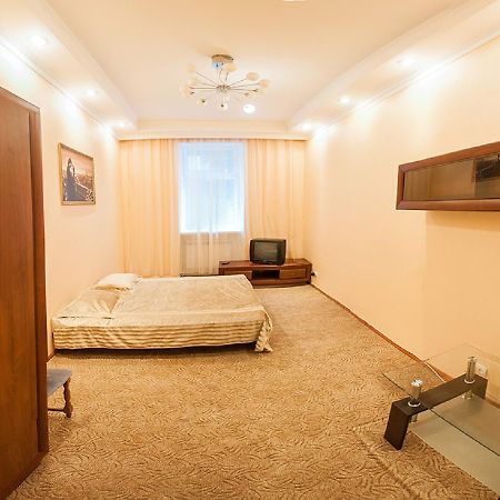Апартаменти Вул Кониського 5 На 6 Осіб Біля Медичного Університету Lviv Exterior foto