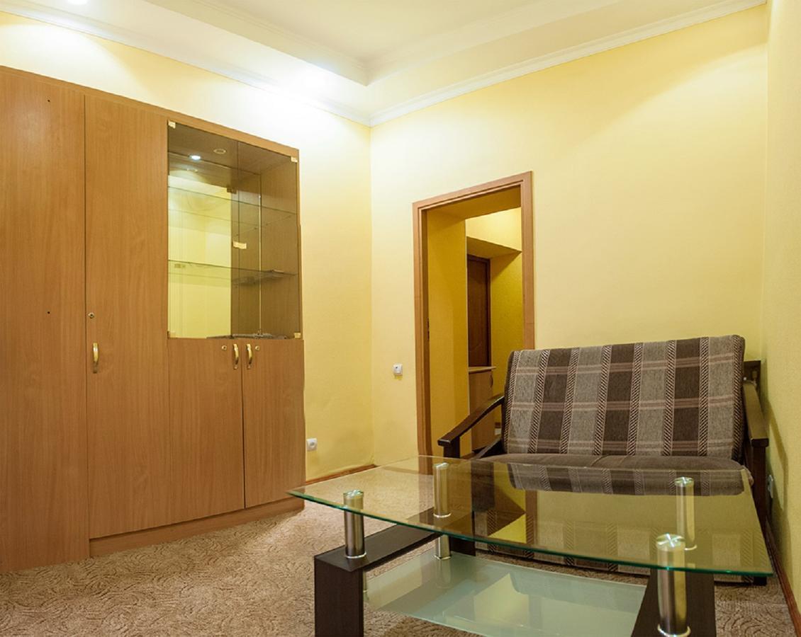 Апартаменти Вул Кониського 5 На 6 Осіб Біля Медичного Університету Lviv Exterior foto