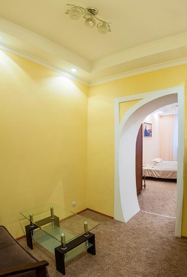 Апартаменти Вул Кониського 5 На 6 Осіб Біля Медичного Університету Lviv Exterior foto